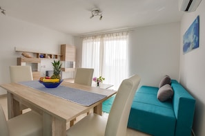 Dining - Apartment 813/1901 (Istria - Medulin), 90m from the beach (Medulin)