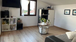 TV - Apartment 821/1924 (Istria - Pula), 2800m from the beach (Pula)