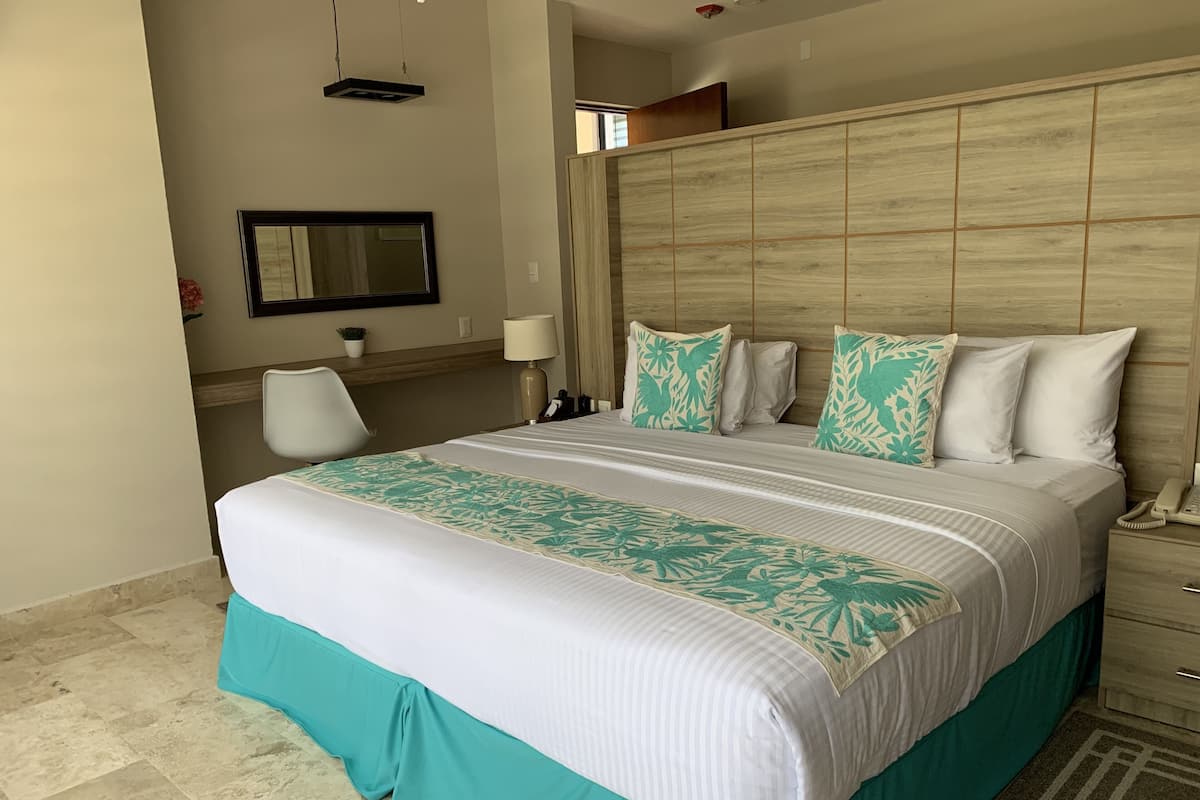 Plunge Pool Suite | Premium bedding, down comforters, Tempur-Pedic beds, minibar