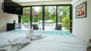 Pool View Suite | Ropa de cama de alta calidad, edredón, camas Tempur-Pedic y minibar