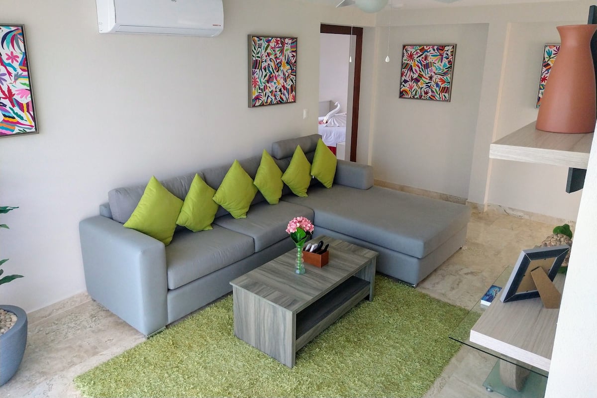 Presidential Suite | Living room | 50-inch Smart TV with satellite channels, TV, Netflix