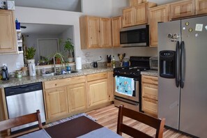 Fridge, microwave, oven, stovetop - Cozy Home in the Pines *NEW LISTING* (Flagstaff)
