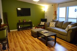 TV, Hulu, books, streaming services - Cozy Home in the Pines *NEW LISTING* (Flagstaff)