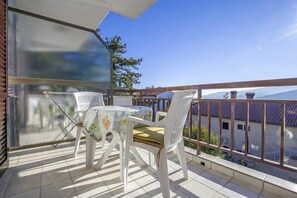 Outdoor dining - Apartment 828/1941 (Istria - Rabac), 700m from the beach (Rabac)