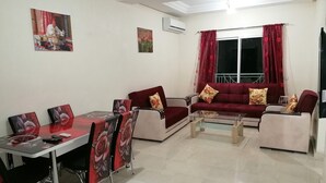 Apartment | Living room | 32-inch LCD TV with digital channels, TV - Amaima (Marrakech)