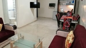 Apartment | Living room | 32-inch LCD TV with digital channels, TV - Amaima (Marrakech)