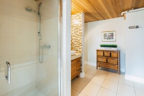 Bathtub - Authentic loft for family of 4 in the heart of Old Quebec (La Cité-Limoilou)
