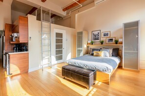 1 bedroom, WiFi - Authentic loft for family of 4 in the heart of Old Quebec (La Cité-Limoilou)