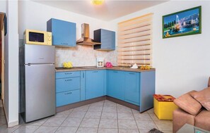 Refrigerador, microondas, placa de cocina, cafetera/tetera