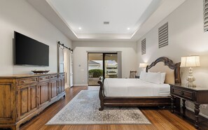 7 bedrooms, desk, iron/ironing board, travel crib