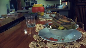 A dining table with a bowl of food, a glass, and a decorative mat. - Finca El Yagual (Olmedo)