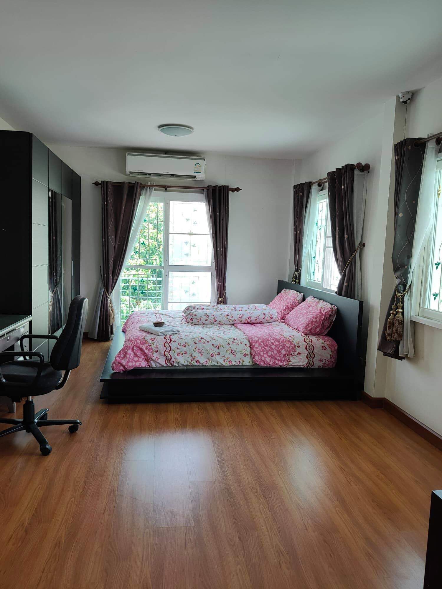 3 soverom, strykejern/-brett, wi-fi og sengetøy