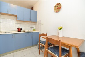 Fridge, stovetop, coffee/tea maker, cookware/dishes/utensils
