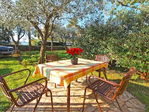 Outdoor dining - Apartment 940/2363 (Istria - Medulin), 200m from the beach (Medulin)