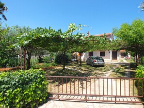 Property grounds - Apartment 940/2364 (Istria - Medulin), 200m from the beach (Medulin)