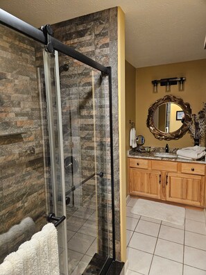 Combined shower/tub, hair dryer, towels, soap