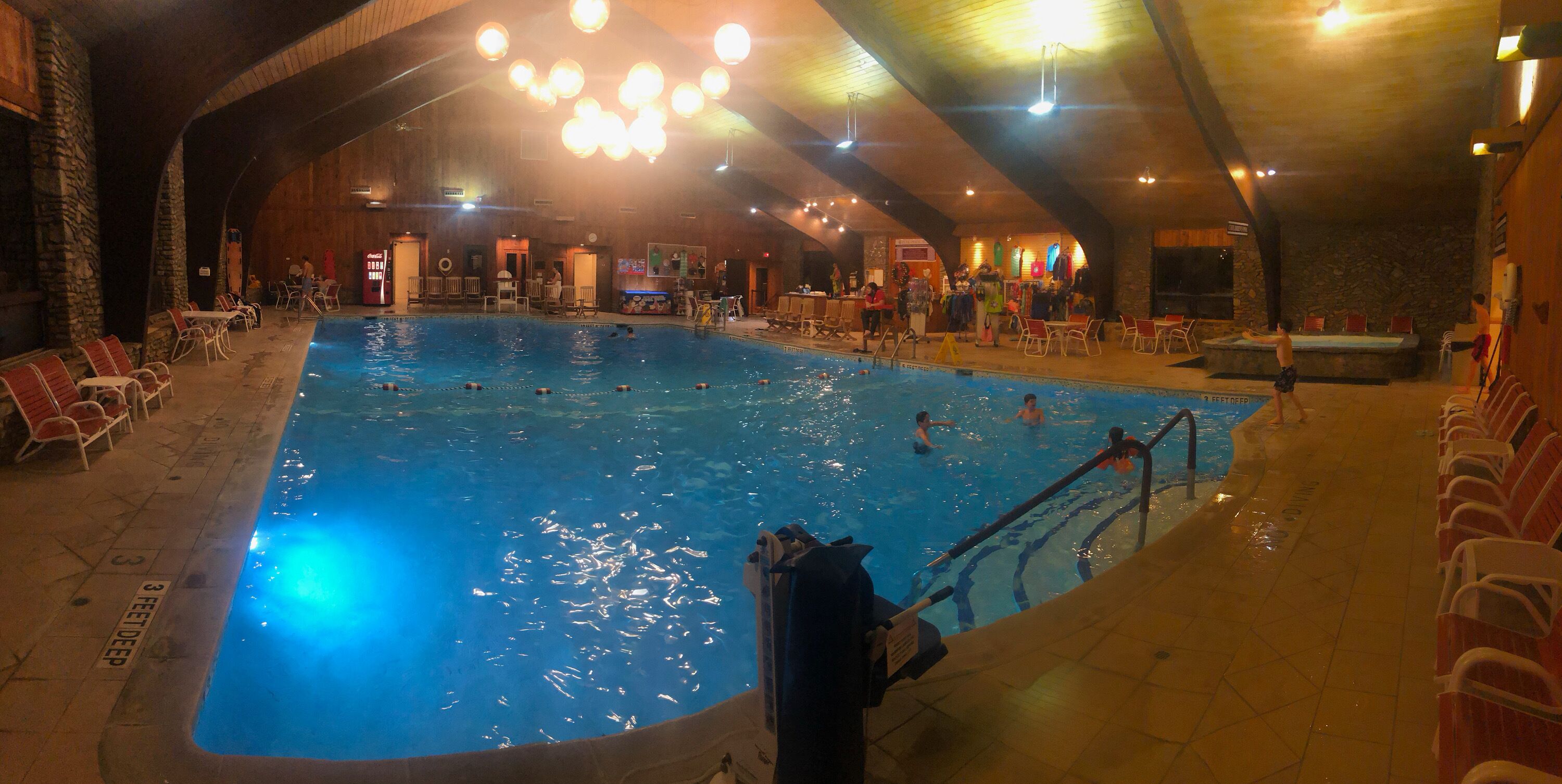 Piscine couverte, piscine extérieure