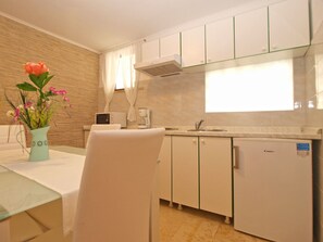 Fridge, microwave, stovetop, coffee/tea maker