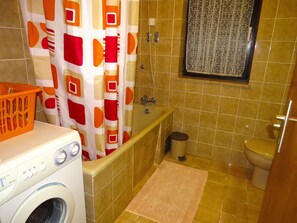 Bathtub - Apartment 961/2447 (Istria - Medulin), 750m from the beach (Medulin)