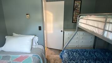 3 bedrooms, free WiFi, bed sheets, wheelchair access