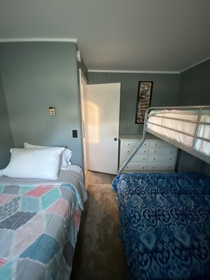 3 عدّة غرف نوم وواي فاي مجانًا وملاءات أسرّة