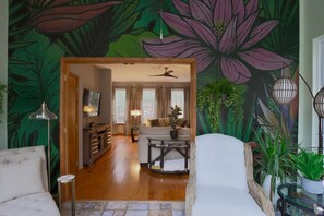 Flat-screen TV, fireplace, Netflix, DVD player