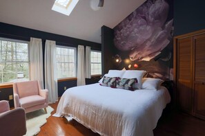 1 bedroom, iron/ironing board, free WiFi, bed sheets - THE LOVERLY - Your Romantic Love Nest - hot tub, 3 fireplaces, 2 bath,  gazebo  (Gerton)