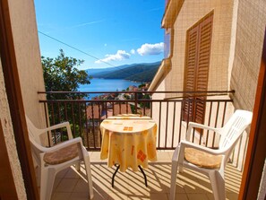 Outdoor dining - Apartment 981/2645 (Istria - Rabac), 500m from the beach (Rabac)