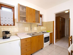 Refrigerador, horno, placa de cocina, cafetera/tetera