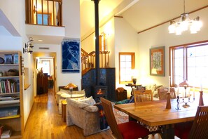 Interior - Mt Ashland Homestead, Ashland 10m, 40 ridgetop acres old forest, right by PCT (Ashland)