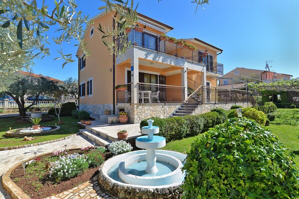 Exterior - Apartment 1021/3402 (Istria - Fažana), 350m from the beach (Fažana)