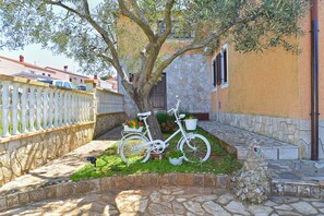 Guests can enjoy a peaceful stroll along the stone-paved path to the building.
