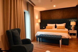 Superior Suite, Fireplace, Garden View