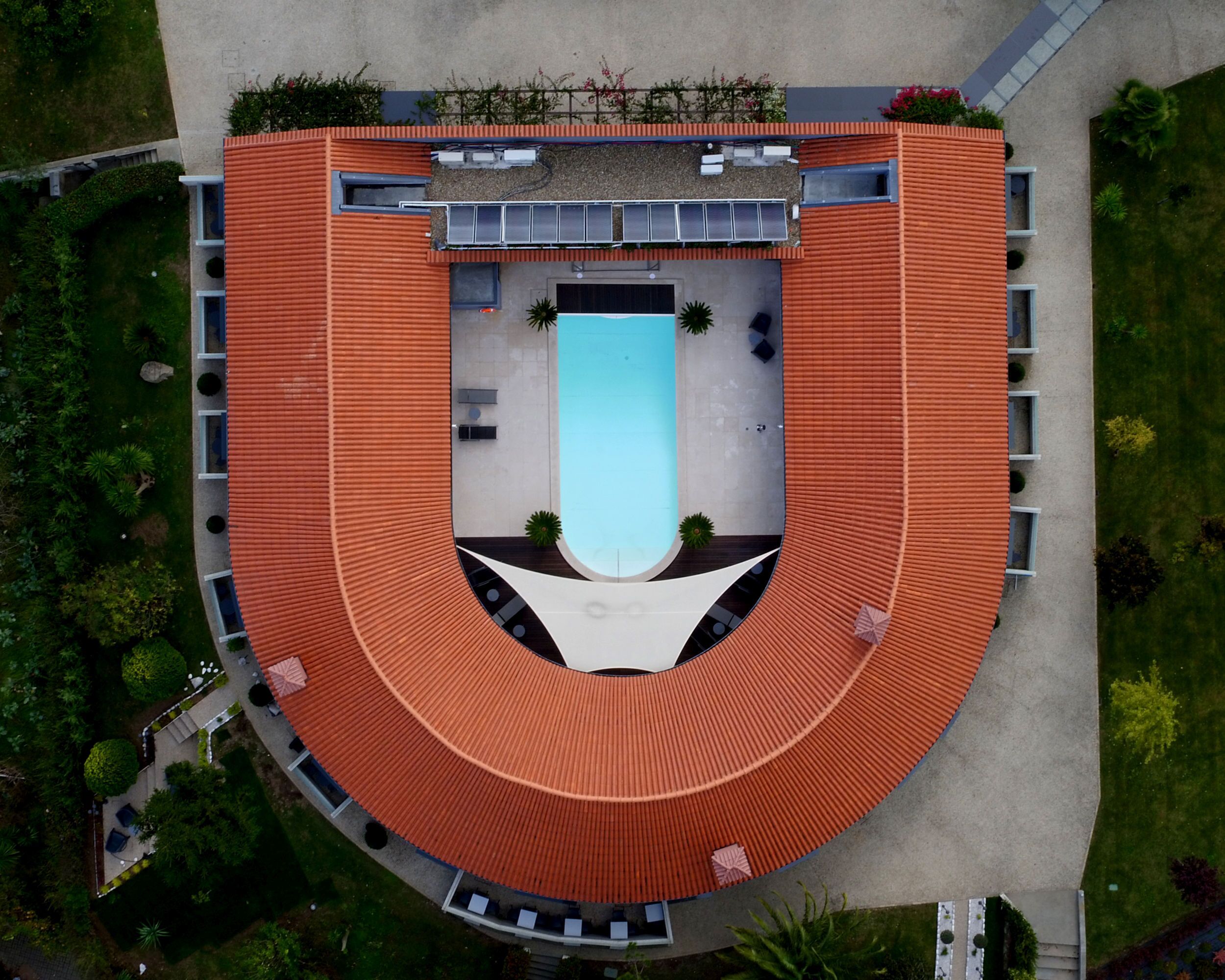 Seasonal outdoor pool, pool umbrellas, sun loungers