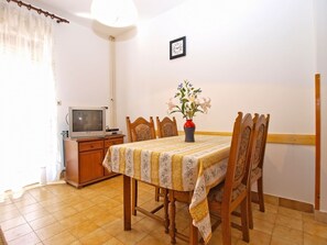 Dining - Apartment 1023/3409 (Istria - Valbandon), 500m from the beach (Valbandon)