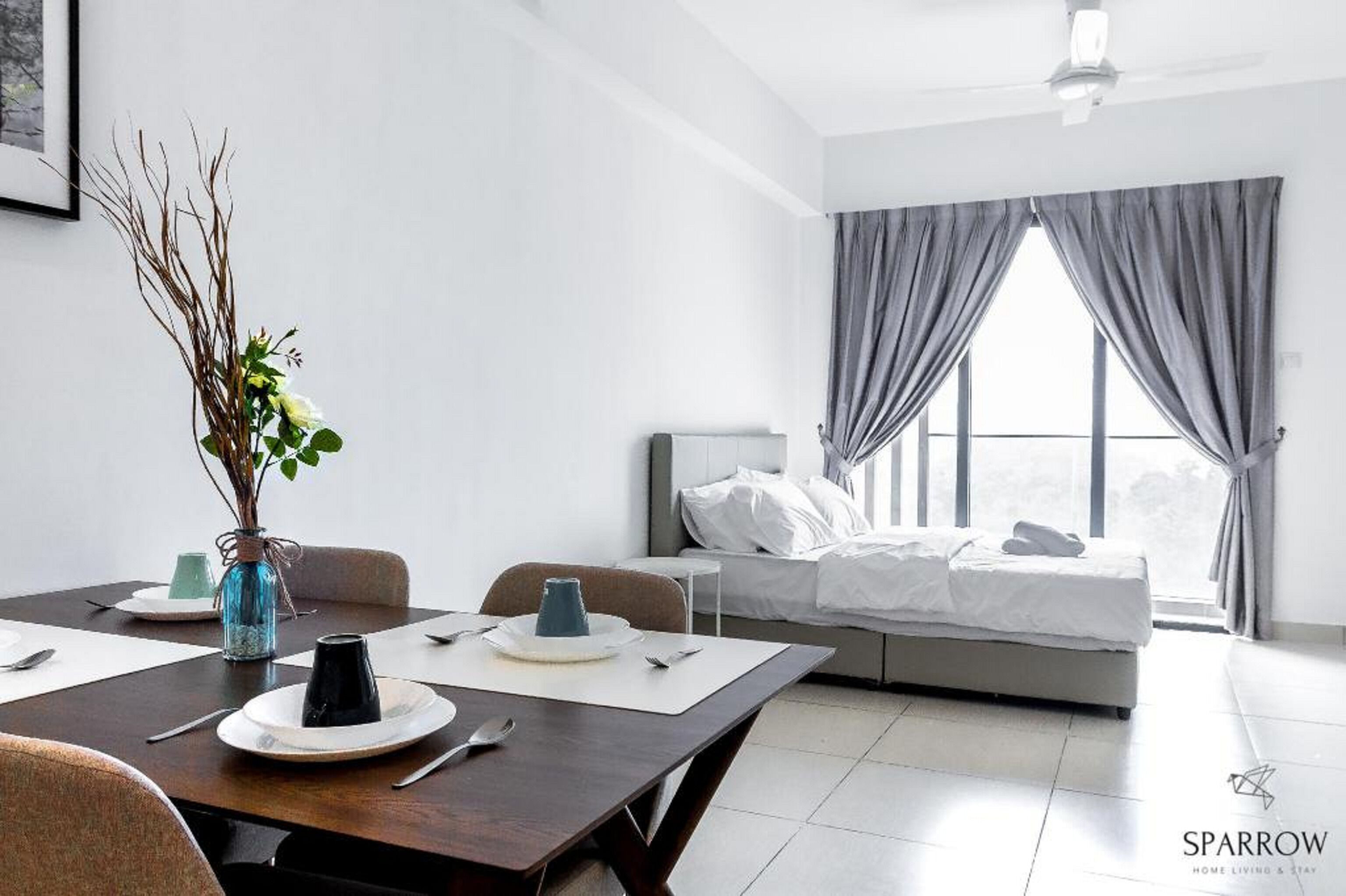 Iron/ironing board, bed sheets