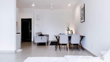 Suites 5 Pax | In-room dining