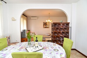 Dining - Apartment 1026/3430 (Istria - Valbandon), 500m from the beach (Valbandon)