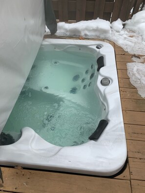 Tina de hidromasaje al aire libre