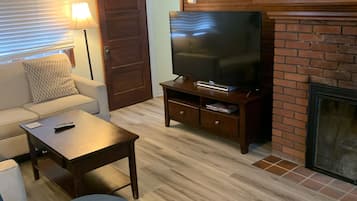 Platt-tv och eldstad