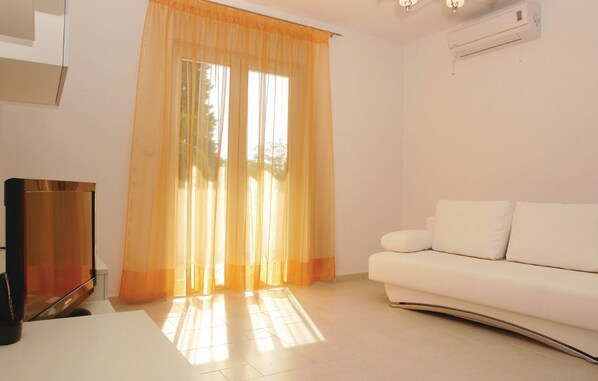 TV - Apartment 1041/3764 (Istria - Fažana), 300m from the beach (Fažana)