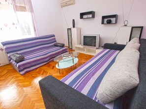 TV - Apartment 1056/4400 (Istria - Pula), 500m from the beach (Pula)
