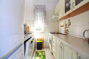Fridge, oven, stovetop, dishwasher - Apartment 1056/4401 (Istria - Pula), 500m from the beach (Pula)
