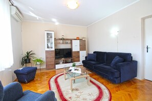 TV - Apartment 1056/4401 (Istria - Pula), 500m from the beach (Pula)