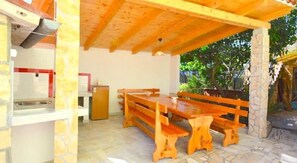 Outdoor dining - Apartment 1056/4402 (Istria - Pula), 500m from the beach (Pula)