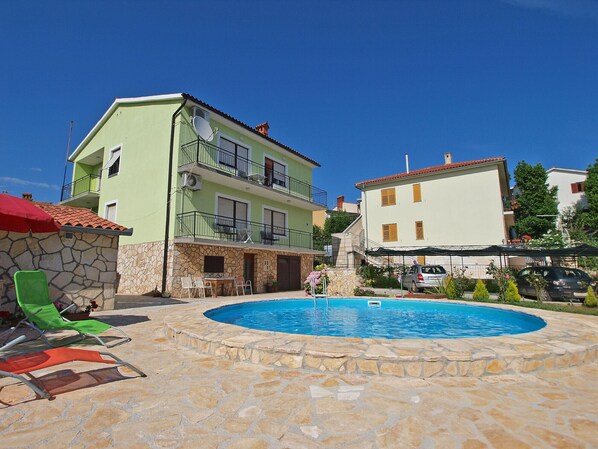 Pool - Apartment 1056/4402 (Istria - Pula), 500m from the beach (Pula)