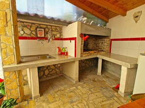 Refrigerador, placa de cocina, cafetera/tetera, utensilios de cocina