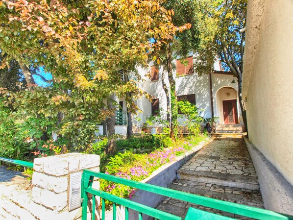 Property grounds - Apartment 1057/4413 (Istria - Pjescana Uvala), 100m from the beach (Pjescana Uvala)