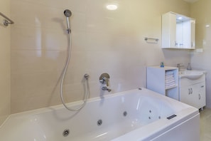Bathtub