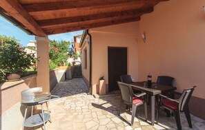 Outdoor dining - House 1072/5743 (Istria - Pula), 2800m from the beach (Pula)